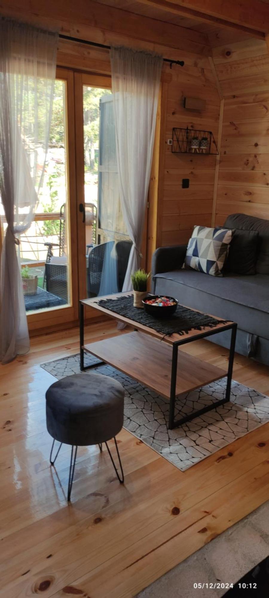Pine Forest-white 木屋